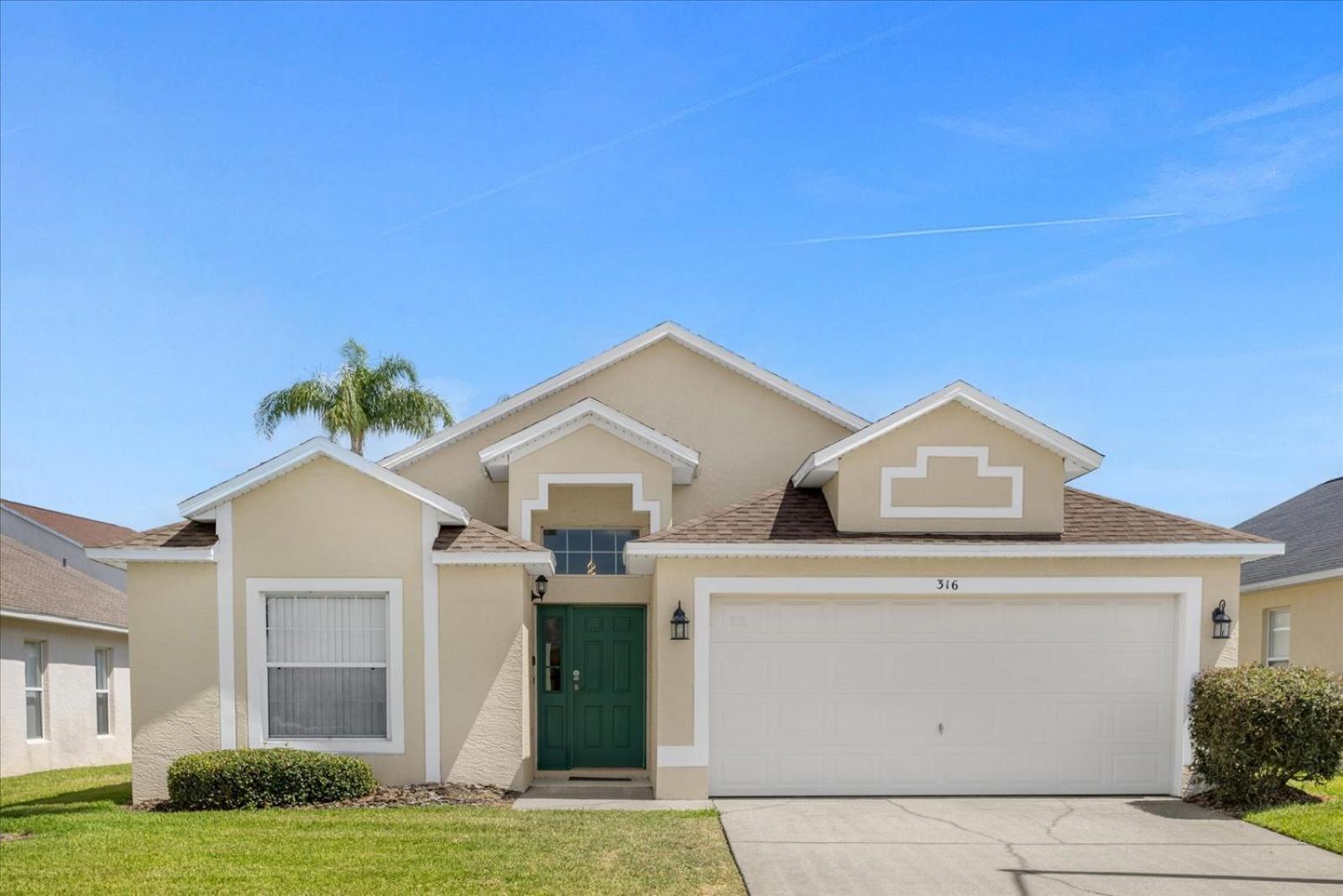 Amazing 4 Bedrooms 3 Bath With Private Pool, Near And Universal! Villa