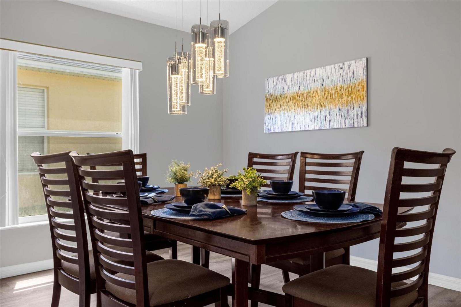 Amazing 4 Bedrooms 3 Bath With Private Pool, Near And Universal!