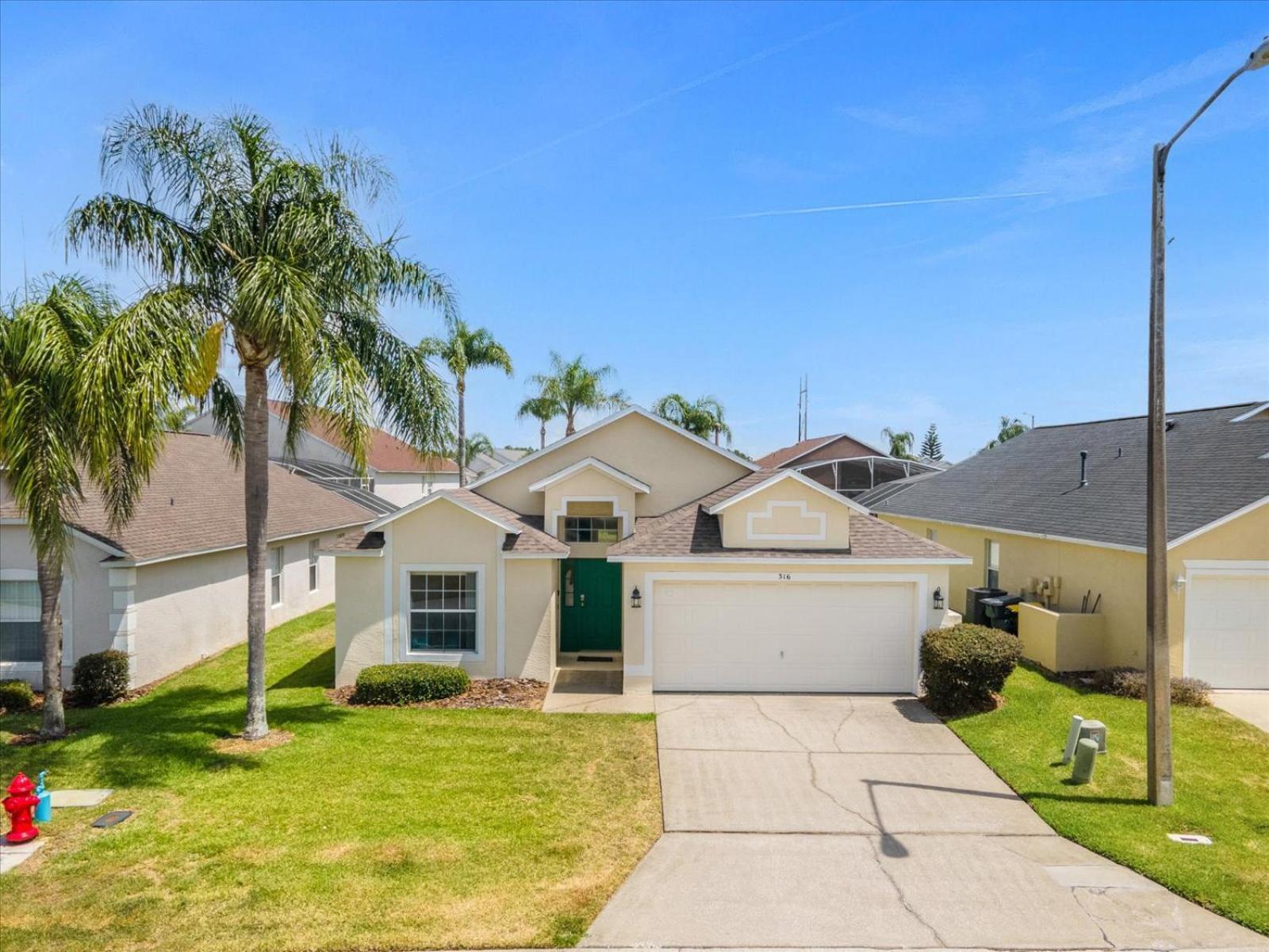 Amazing 4 Bedrooms 3 Bath With Private Pool, Near And Universal!