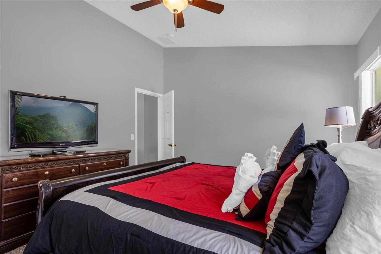 Amazing 4 Bedrooms 3 Bath With Private Pool, Near And Universal! * Davenport