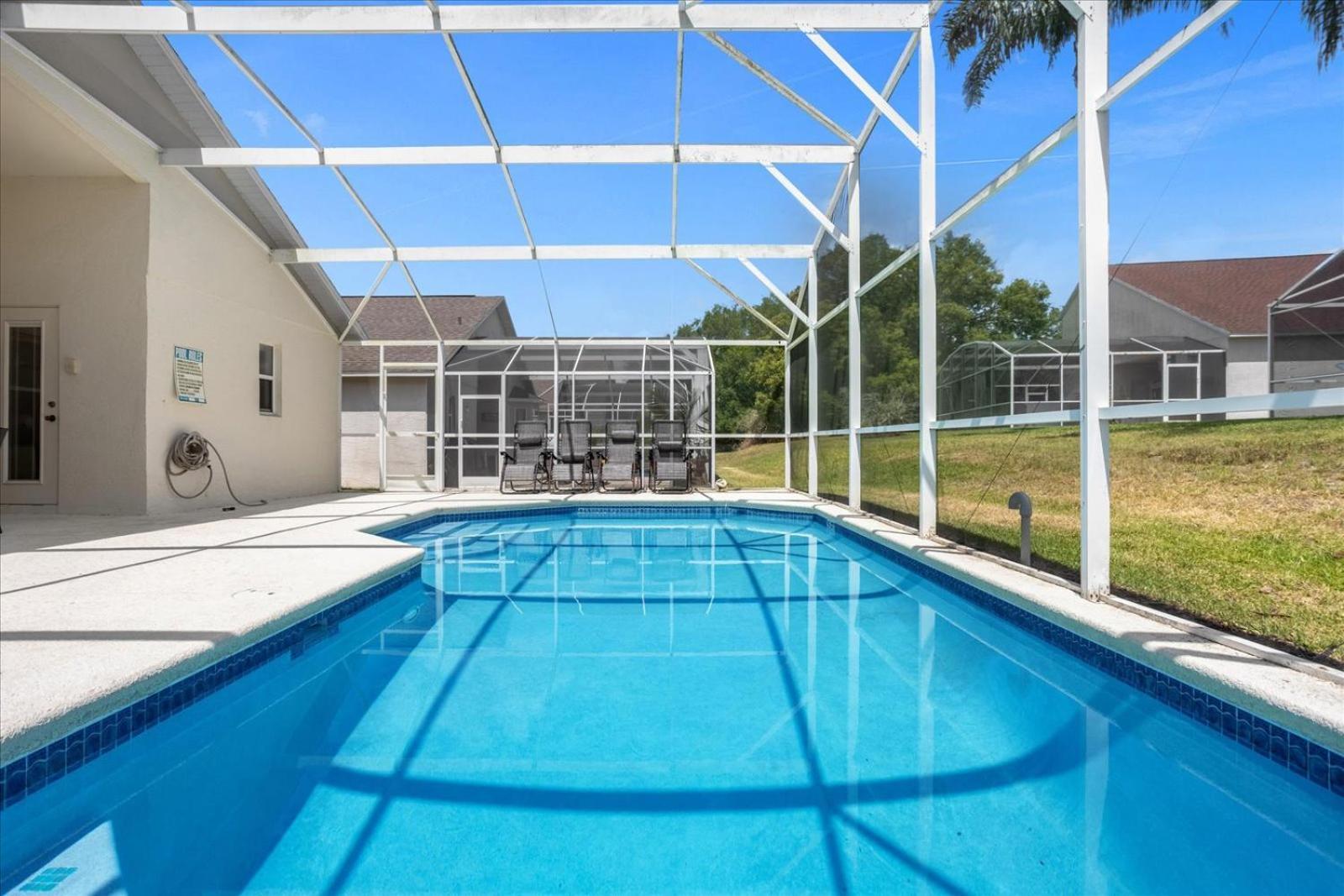 Amazing 4 Bedrooms 3 Bath With Private Pool, Near And Universal!