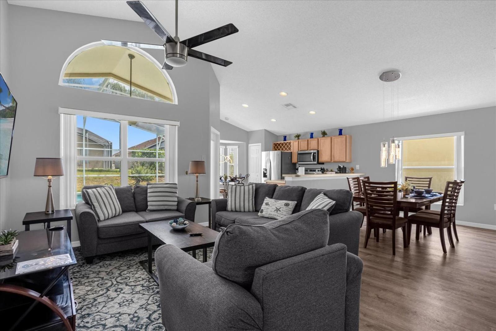 Villa Amazing 4 Bedrooms 3 Bath With Private Pool, Near And Universal!